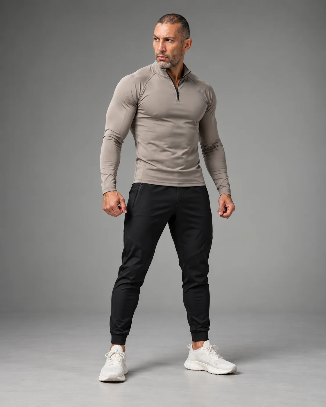 José Pérez hoy, de pie, en camiseta técnica y pantalón de deporte